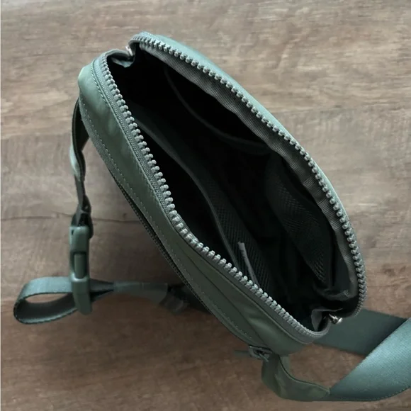 lululemon athletica everywhere belt Bag - Picture 3 of 3